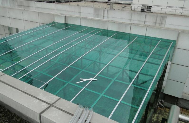 pc耐力板和鋼化玻璃雨棚哪個(gè)更好？