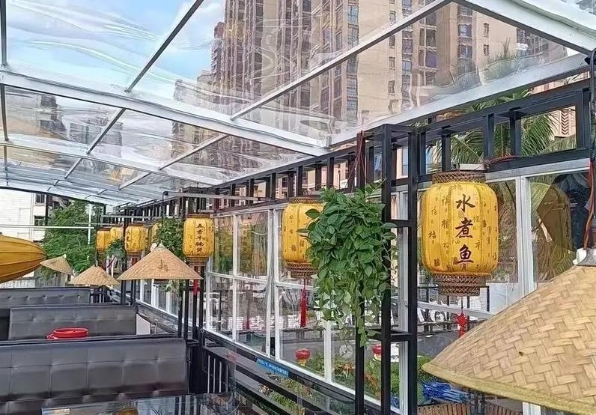 戶外廣告牌材質(zhì)大比拼：哪種最耐用？